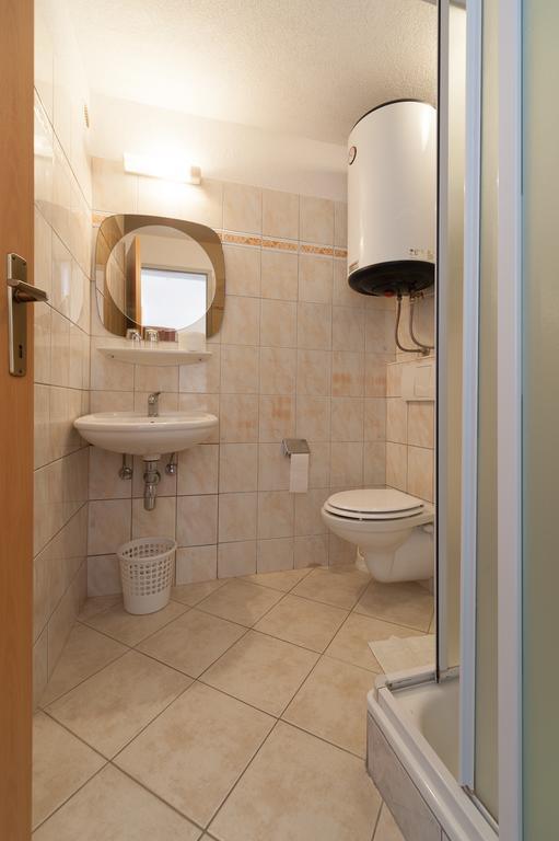 Apartmenthaus Hana 카를로바크 외부 사진