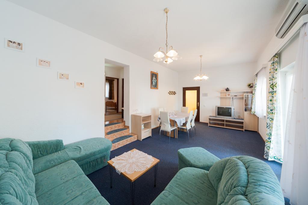 Apartmenthaus Hana 카를로바크 외부 사진