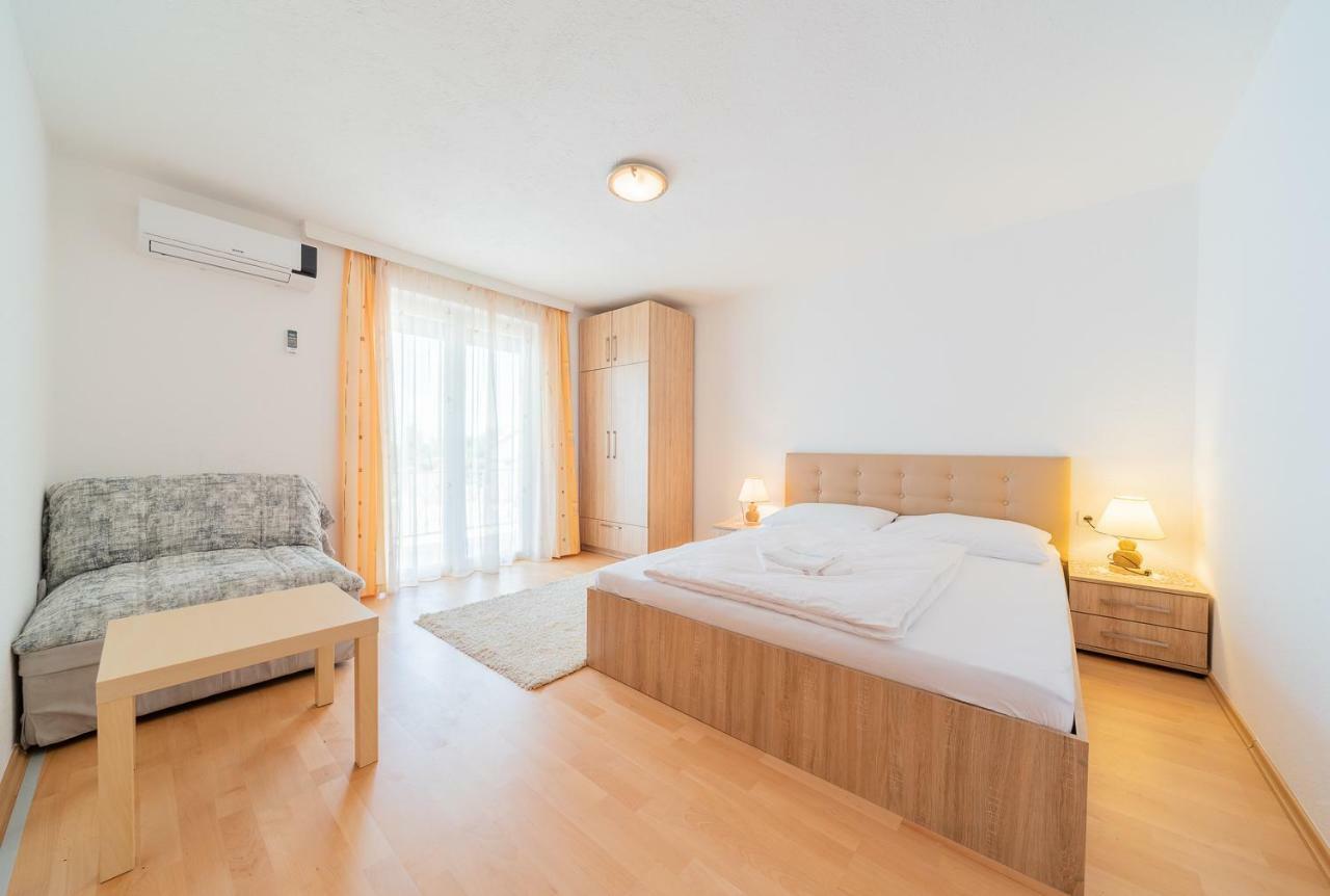 Apartmenthaus Hana 카를로바크 외부 사진